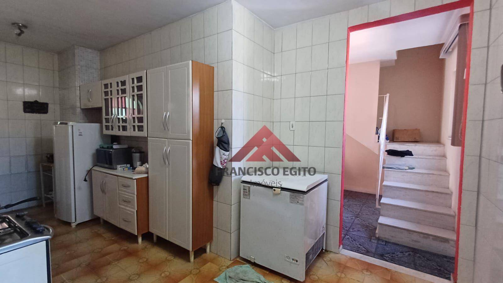 Casa à venda com 4 quartos, 200m² - Foto 10