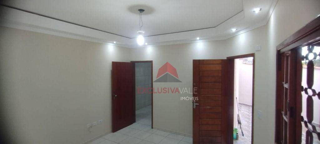 Casa à venda com 2 quartos, 70m² - Foto 4