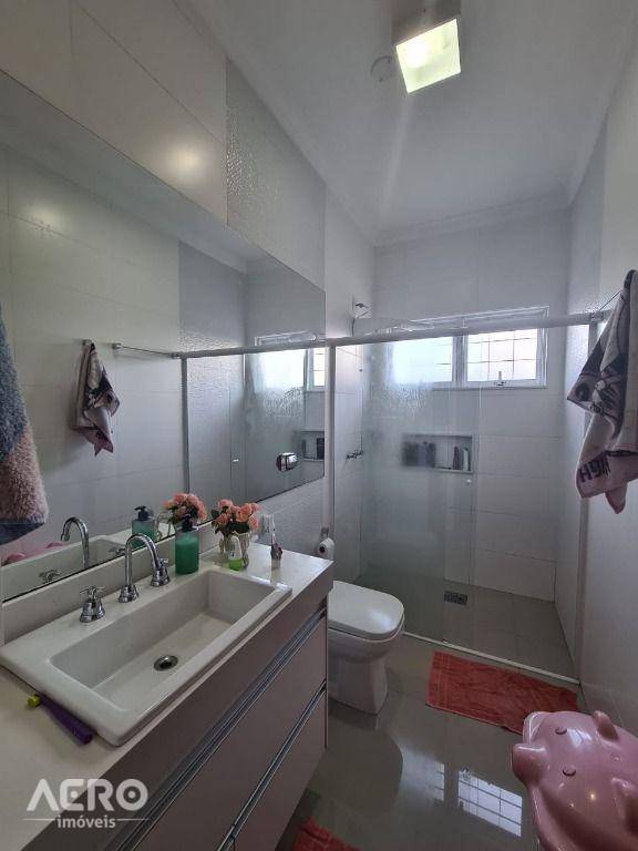 Casa de Condomínio à venda com 3 quartos, 200m² - Foto 4