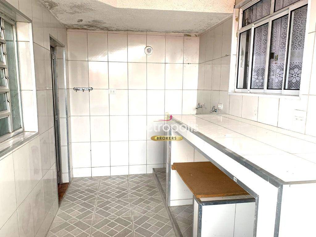 Casa para alugar com 2 quartos, 70m² - Foto 11