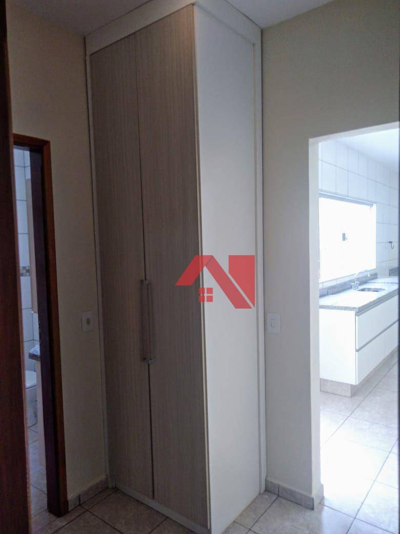 Apartamento para alugar com 2 quartos, 130m² - Foto 12