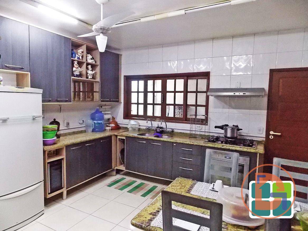 Casa à venda com 3 quartos, 180m² - Foto 4