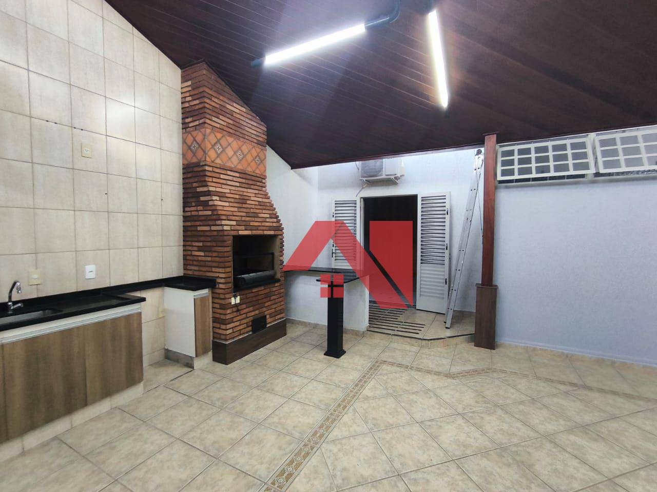 Casa à venda e aluguel com 3 quartos, 218m² - Foto 31