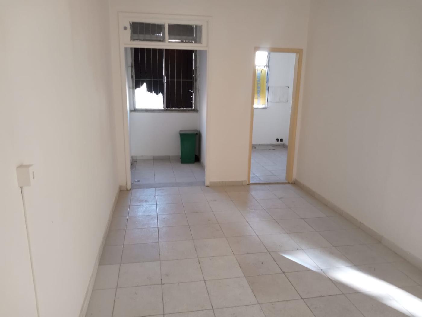 Apartamento à venda com 2 quartos, 70m² - Foto 2