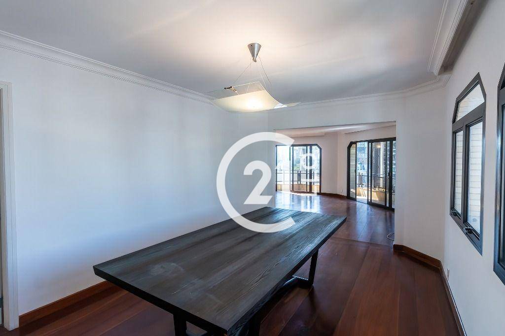 Apartamento para alugar com 3 quartos, 240m² - Foto 13