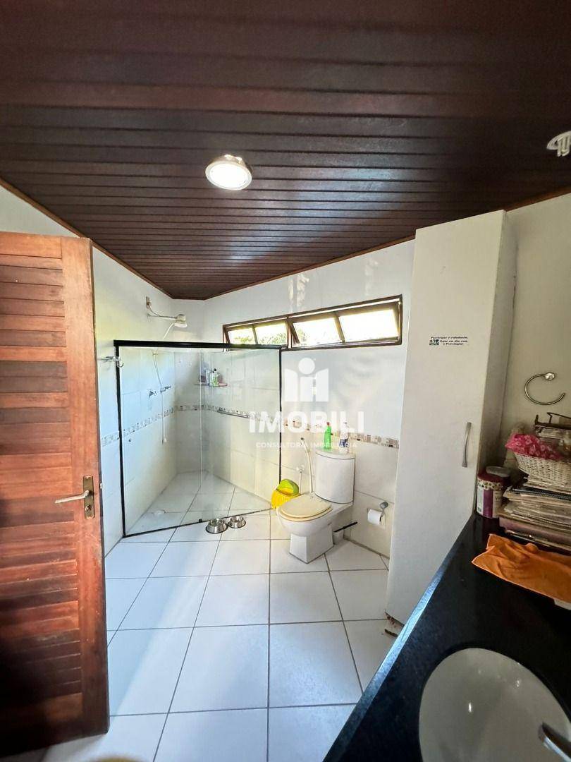 Casa à venda com 6 quartos, 200m² - Foto 22