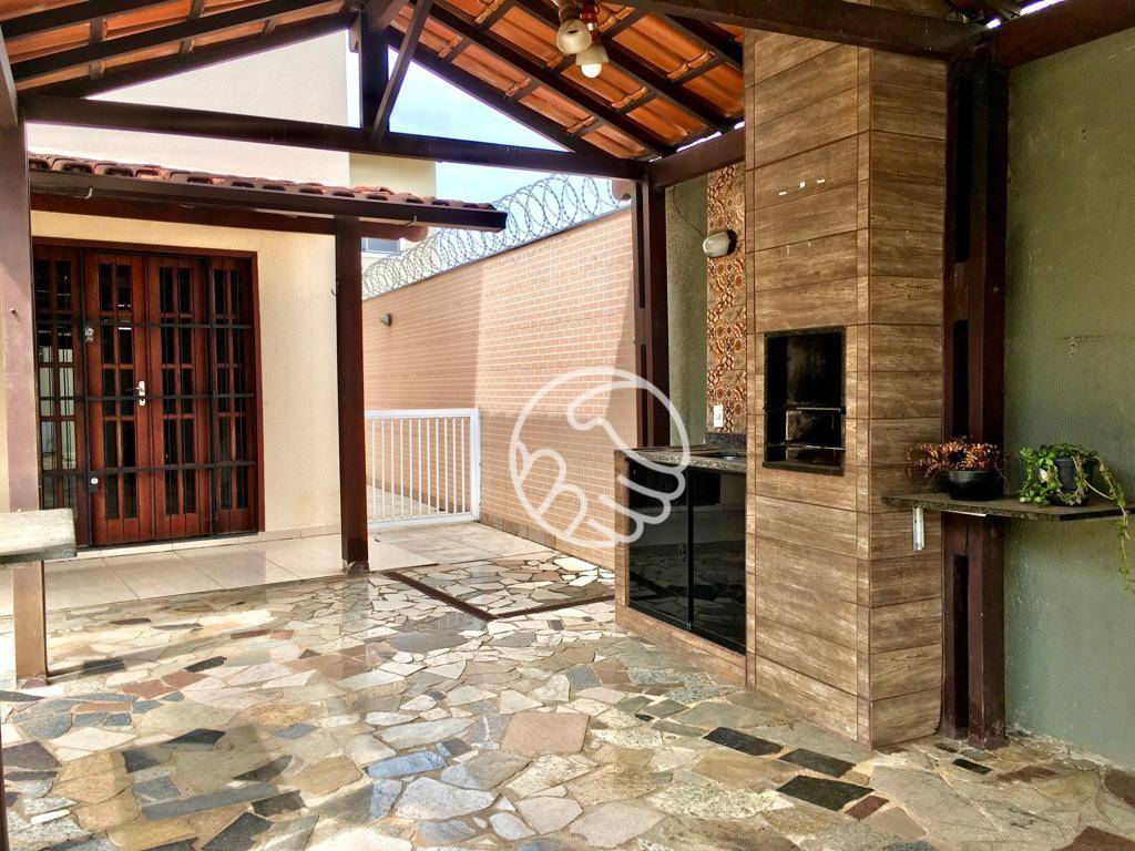 Casa, 3 quartos, 237 m² - Foto 1