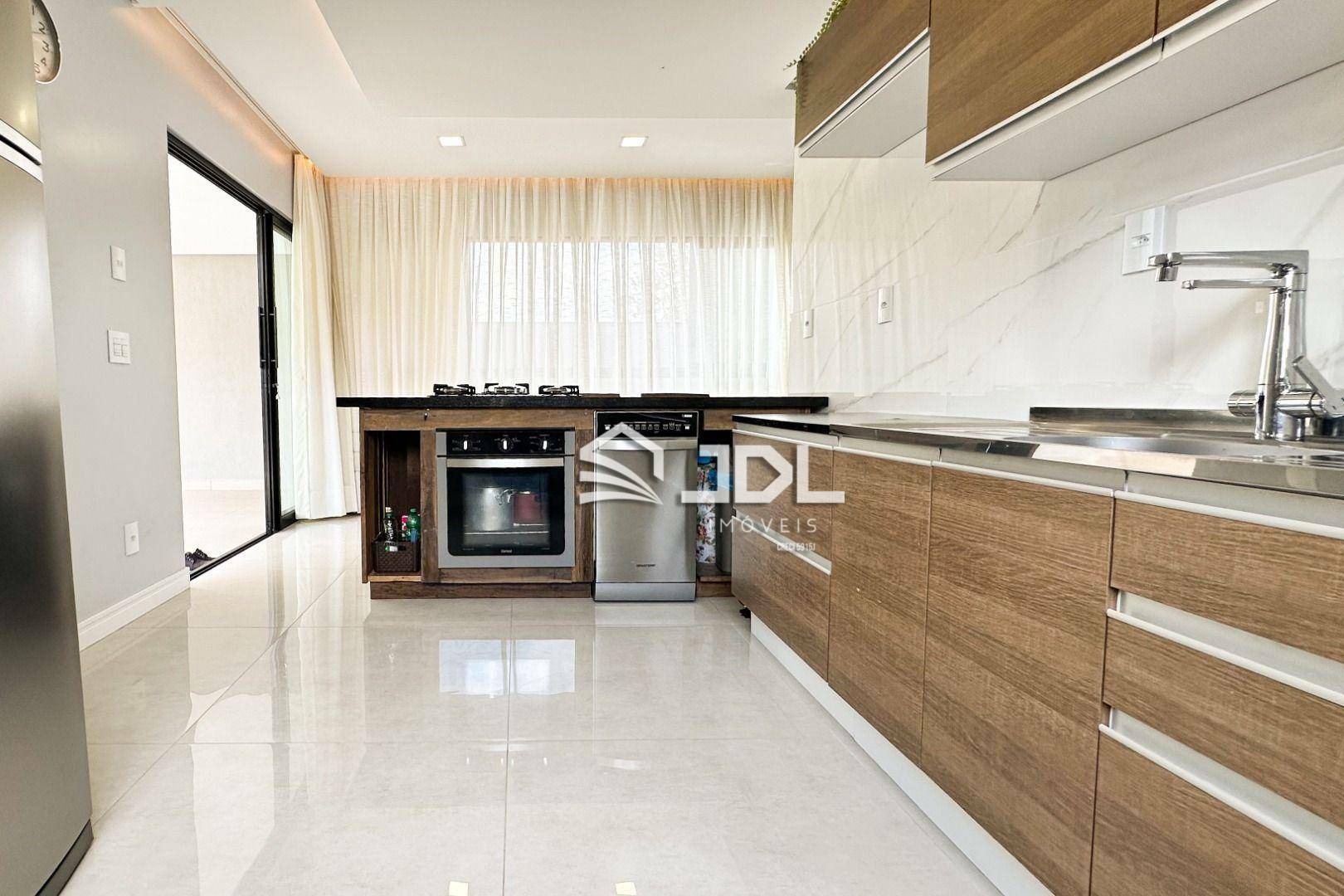 Casa à venda com 3 quartos, 347m² - Foto 8