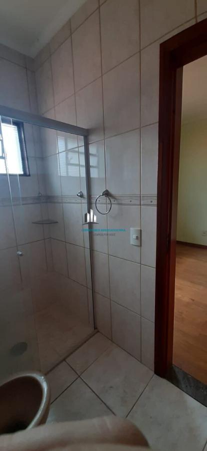 Casa para alugar com 3 quartos, 240m² - Foto 15