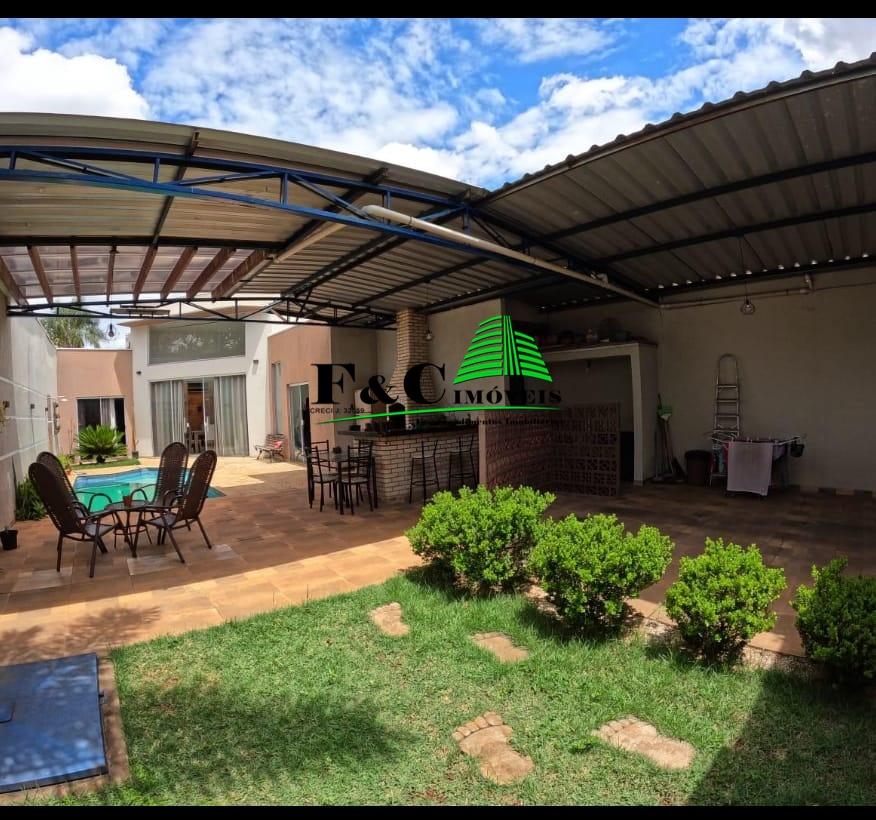 Casa à venda com 2 quartos, 250m² - Foto 2