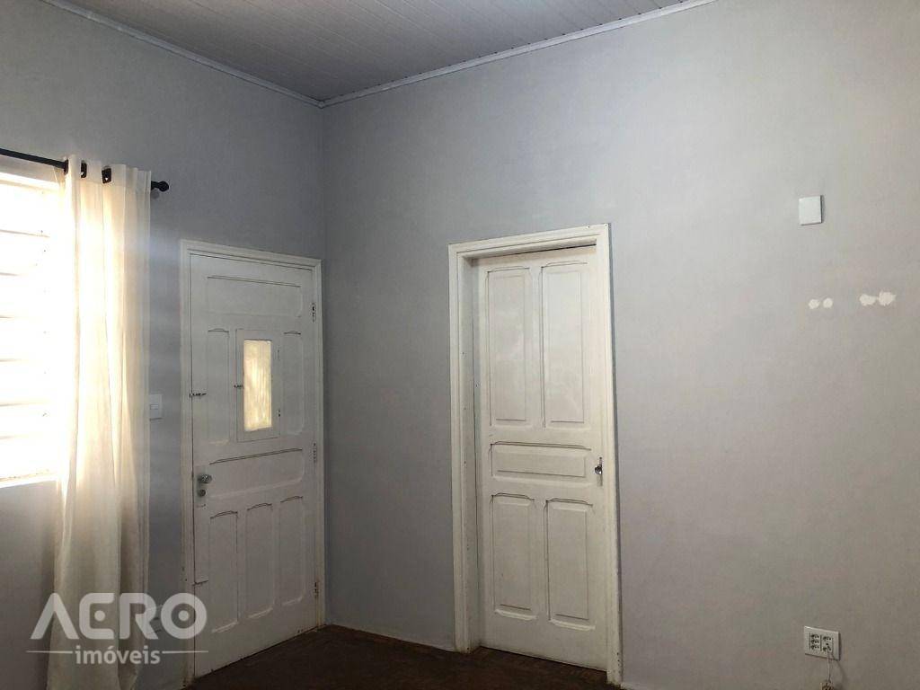 Casa à venda com 3 quartos, 160m² - Foto 1