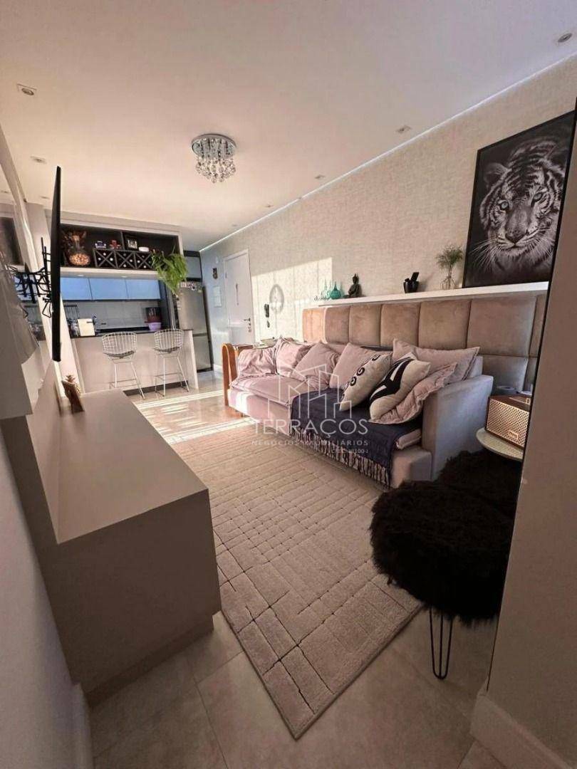 Apartamento à venda com 2 quartos, 63m² - Foto 1