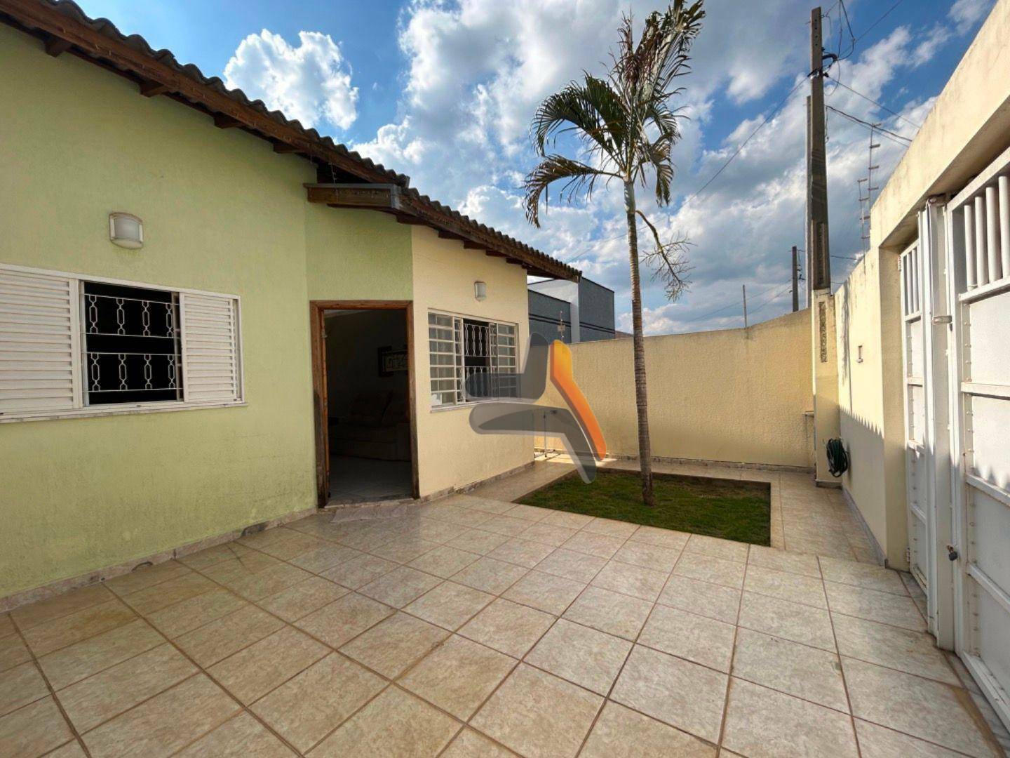 Casa à venda com 2 quartos, 69m² - Foto 1