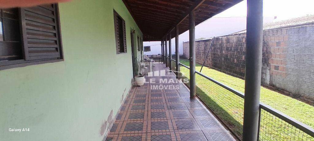 Chácara à venda com 6 quartos, 200m² - Foto 2