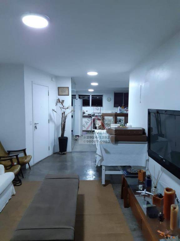 Apartamento à venda com 3 quartos, 107m² - Foto 2