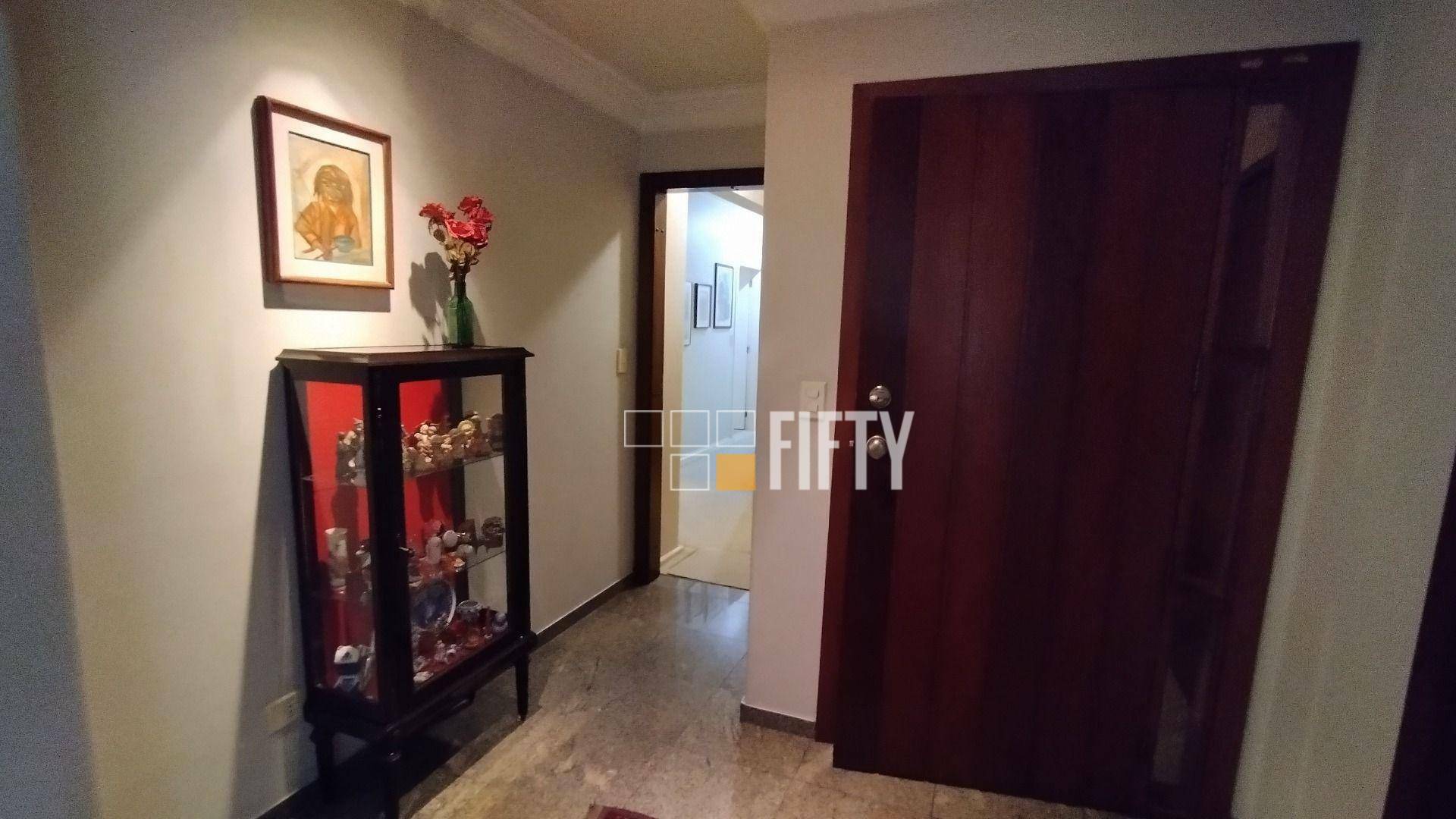 Apartamento para alugar com 4 quartos, 218m² - Foto 4