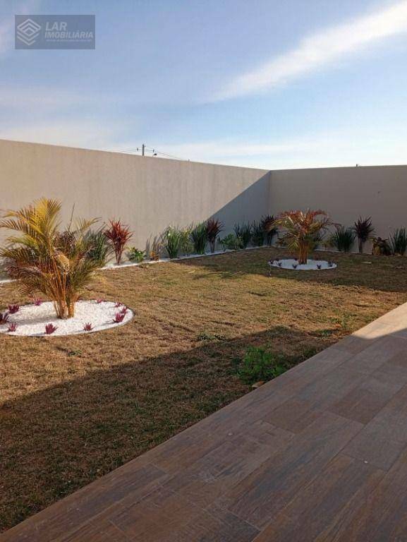 Casa de Condomínio para alugar com 3 quartos, 150m² - Foto 1