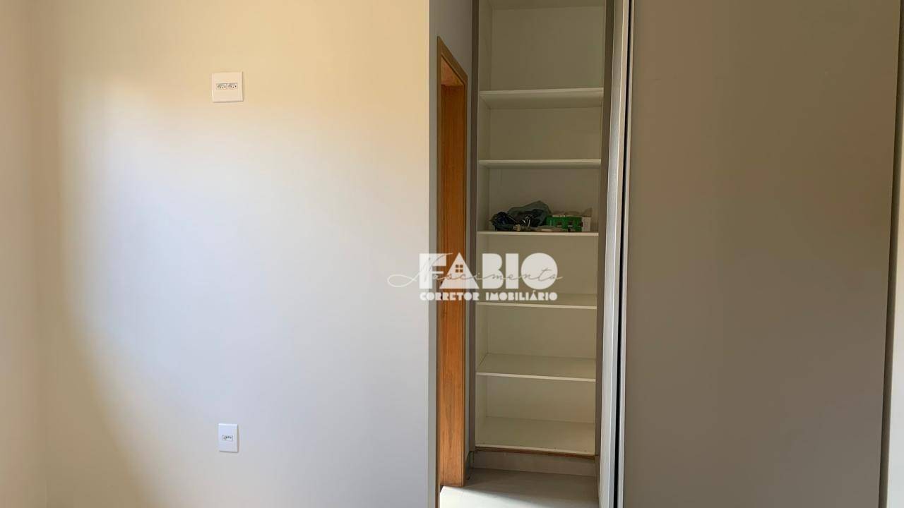 Casa à venda com 2 quartos, 55m² - Foto 11