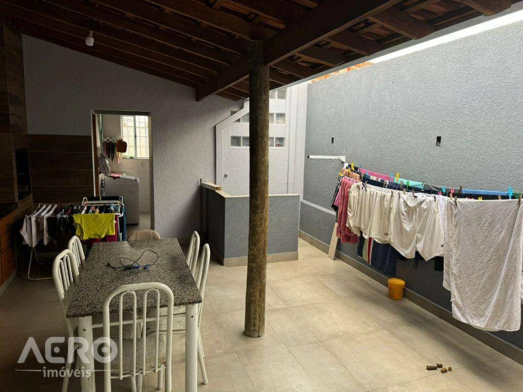 Casa à venda com 2 quartos, 200m² - Foto 16