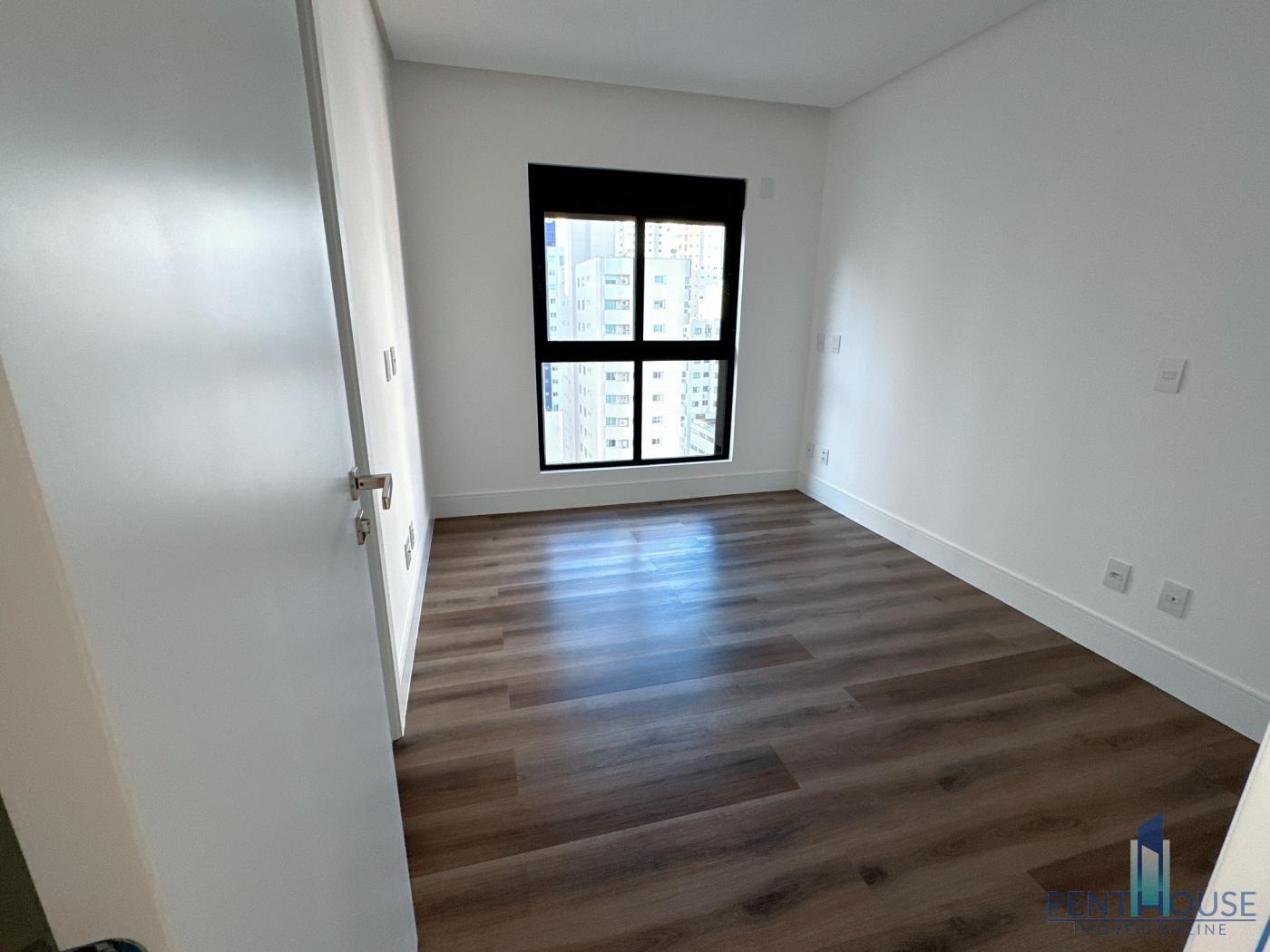 Apartamento à venda com 4 quartos, 154m² - Foto 6