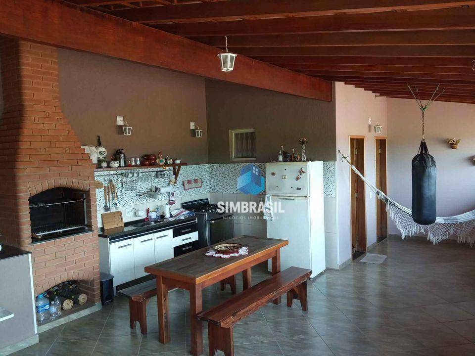 Casa à venda com 2 quartos, 135m² - Foto 1