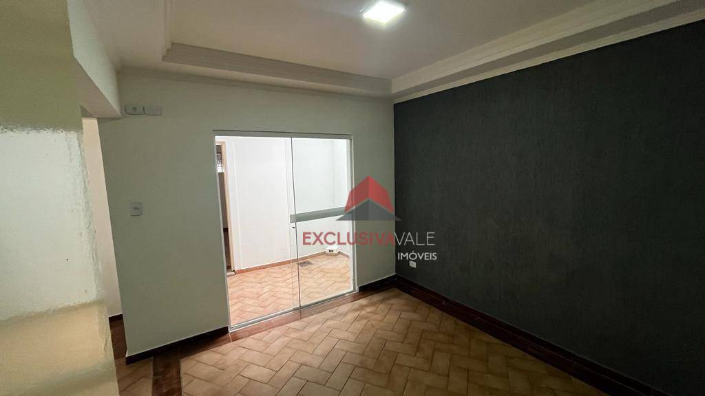 Casa à venda com 3 quartos, 230m² - Foto 2