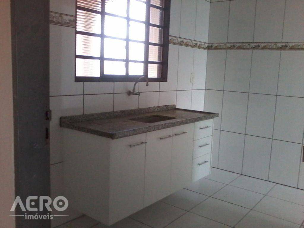 Casa à venda com 2 quartos, 90m² - Foto 13
