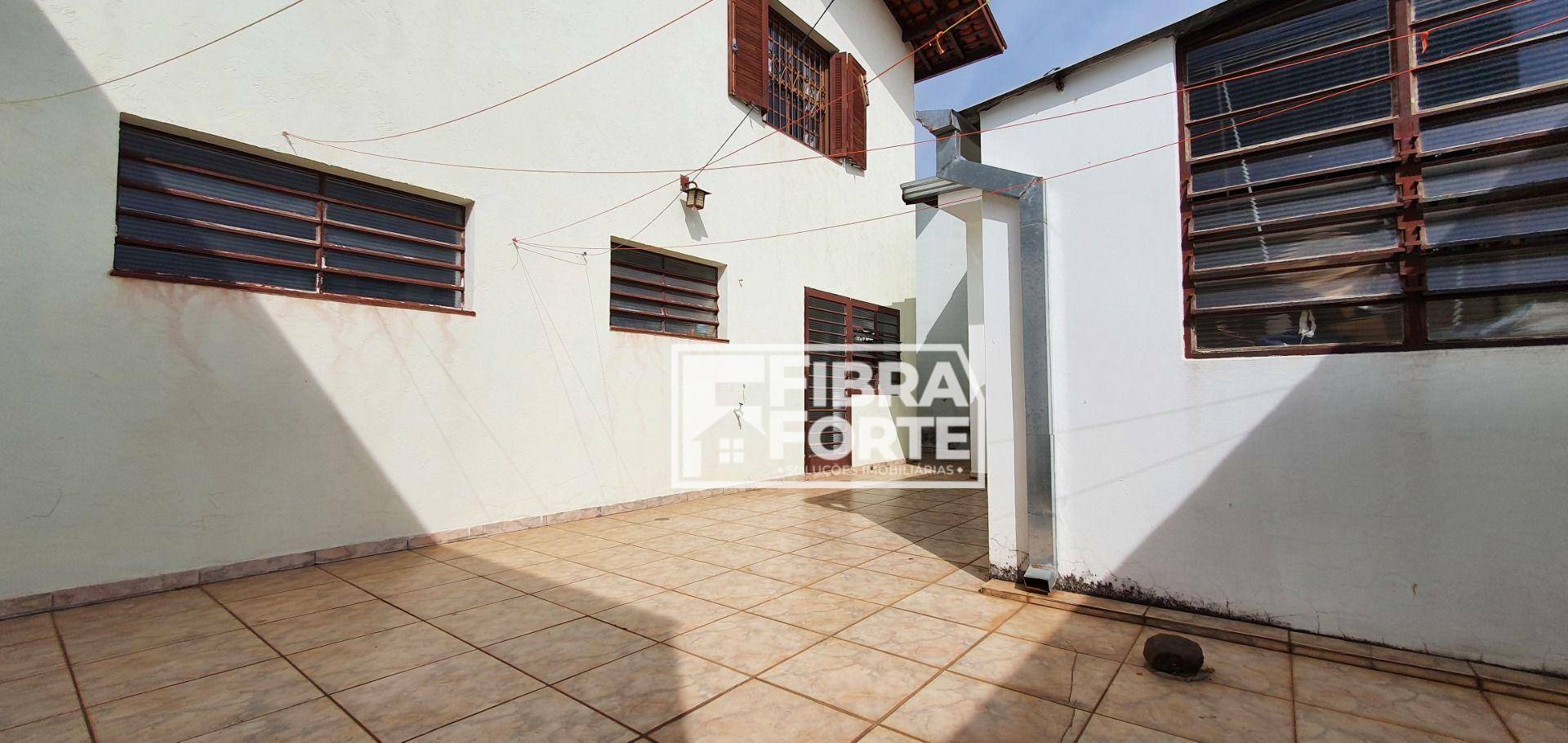 Casa à venda com 3 quartos, 244m² - Foto 11