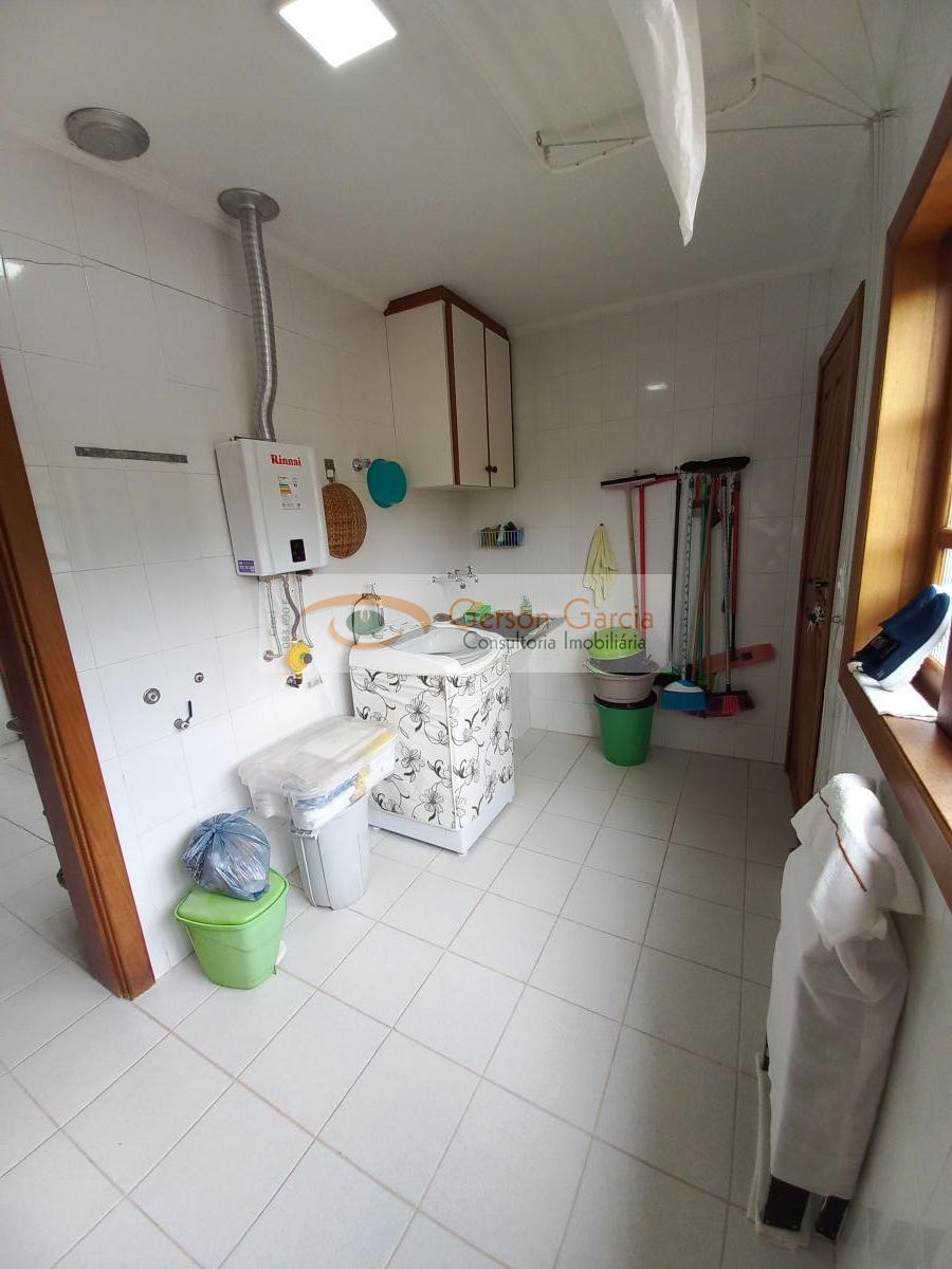 Casa à venda com 3 quartos, 450m² - Foto 8