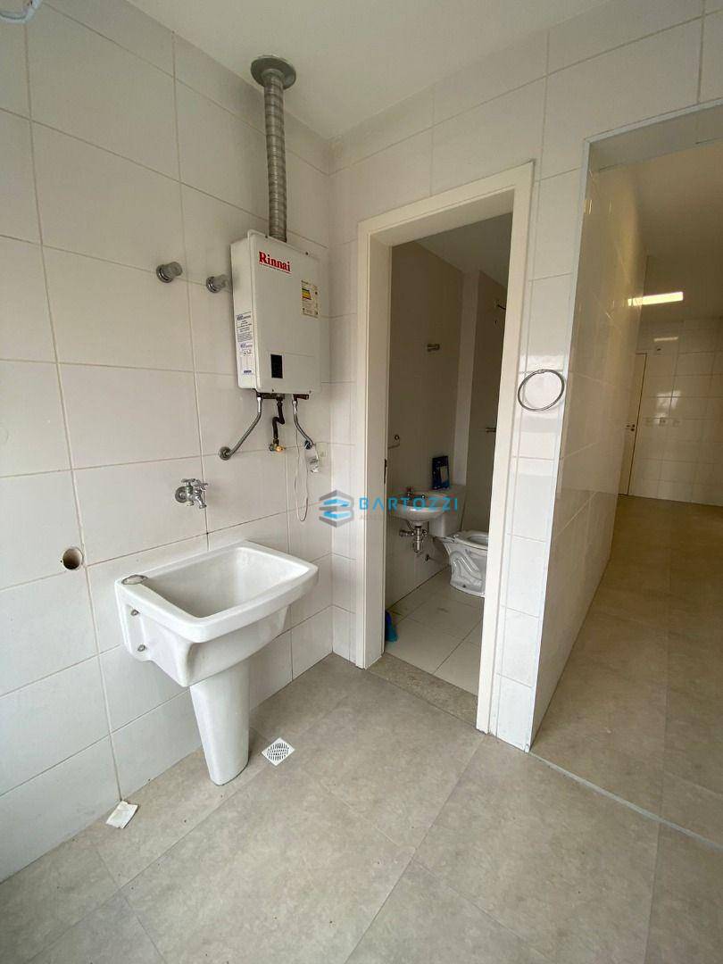 Apartamento para alugar com 3 quartos, 124m² - Foto 10