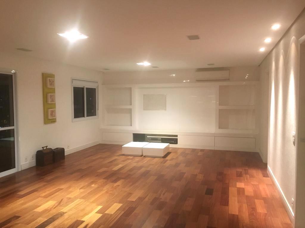 Apartamento à venda com 3 quartos, 213m² - Foto 4