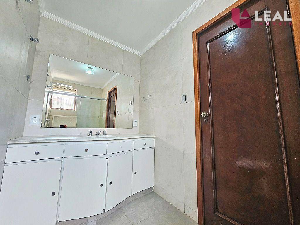 Apartamento para alugar com 3 quartos, 130m² - Foto 24