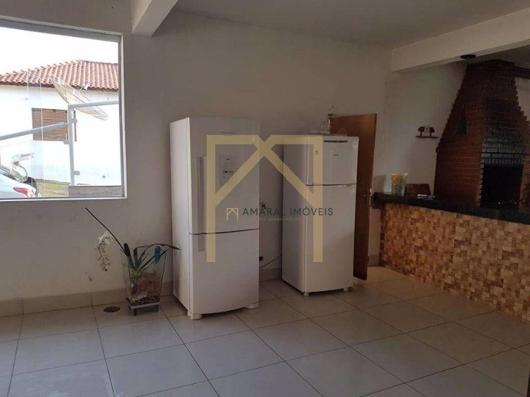 Chácara à venda com 4 quartos, 150m² - Foto 2