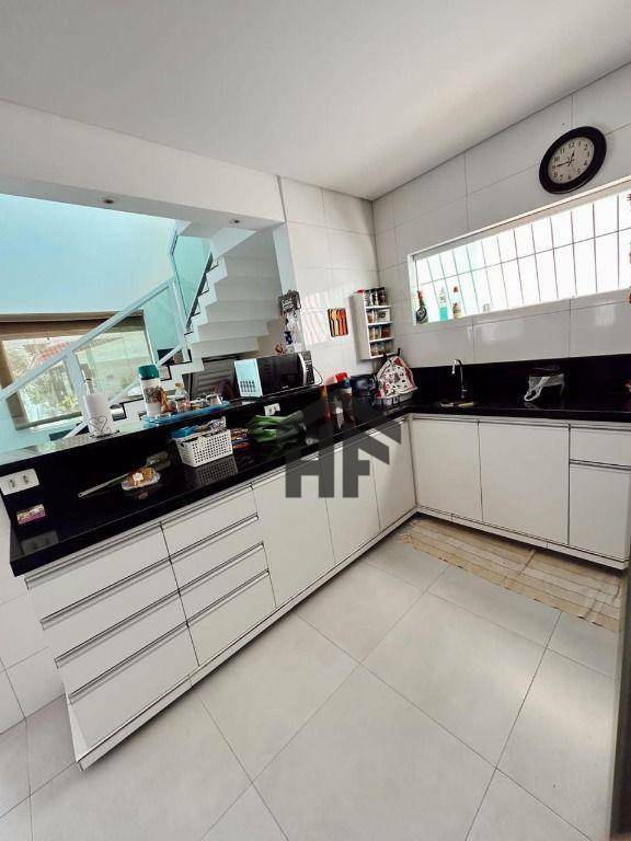 Casa à venda com 5 quartos, 220m² - Foto 8