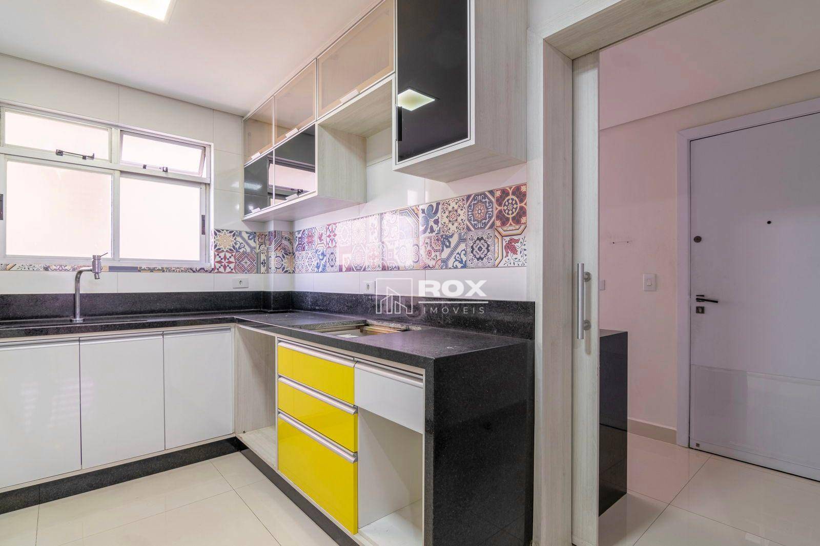 Apartamento à venda com 3 quartos, 122m² - Foto 11