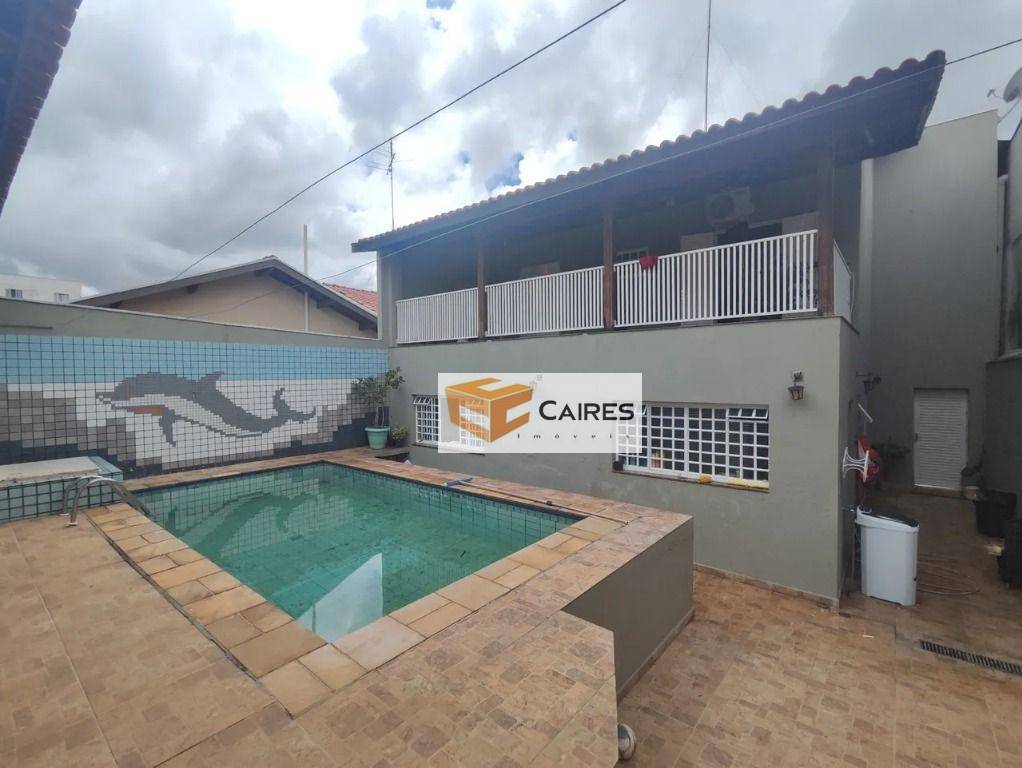 Casa à venda com 3 quartos, 240m² - Foto 1