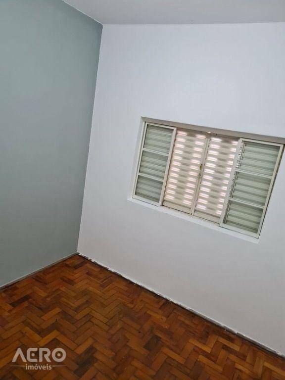 Casa à venda com 4 quartos, 220m² - Foto 4