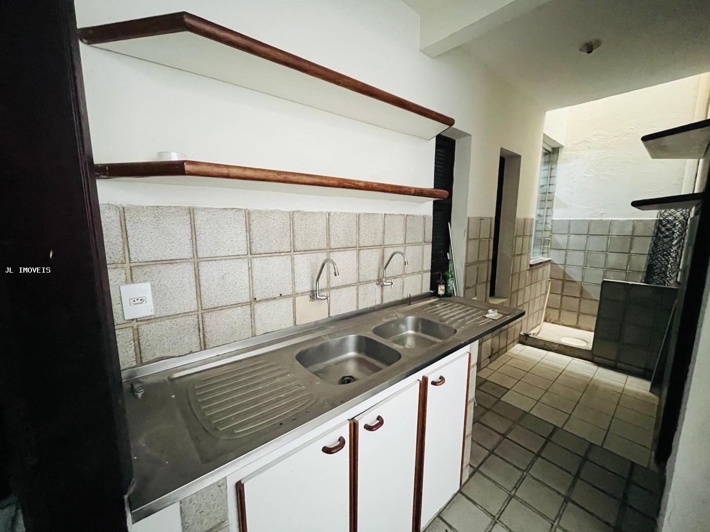 Casa à venda com 9 quartos, 180m² - Foto 2