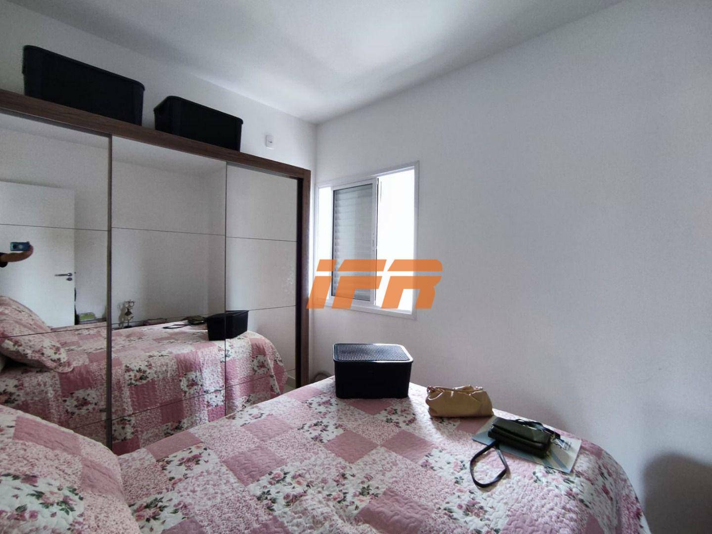 Apartamento à venda com 2 quartos, 67m² - Foto 4