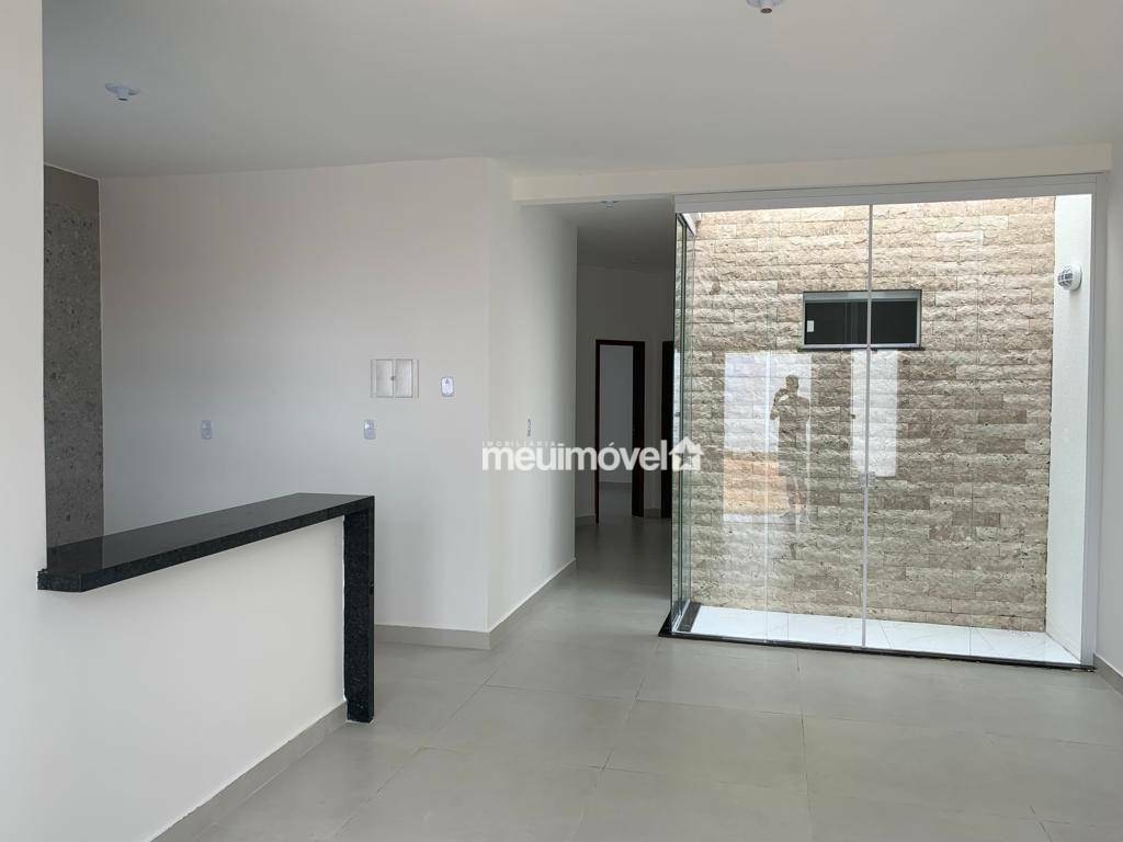 Casa à venda com 3 quartos, 98m² - Foto 4