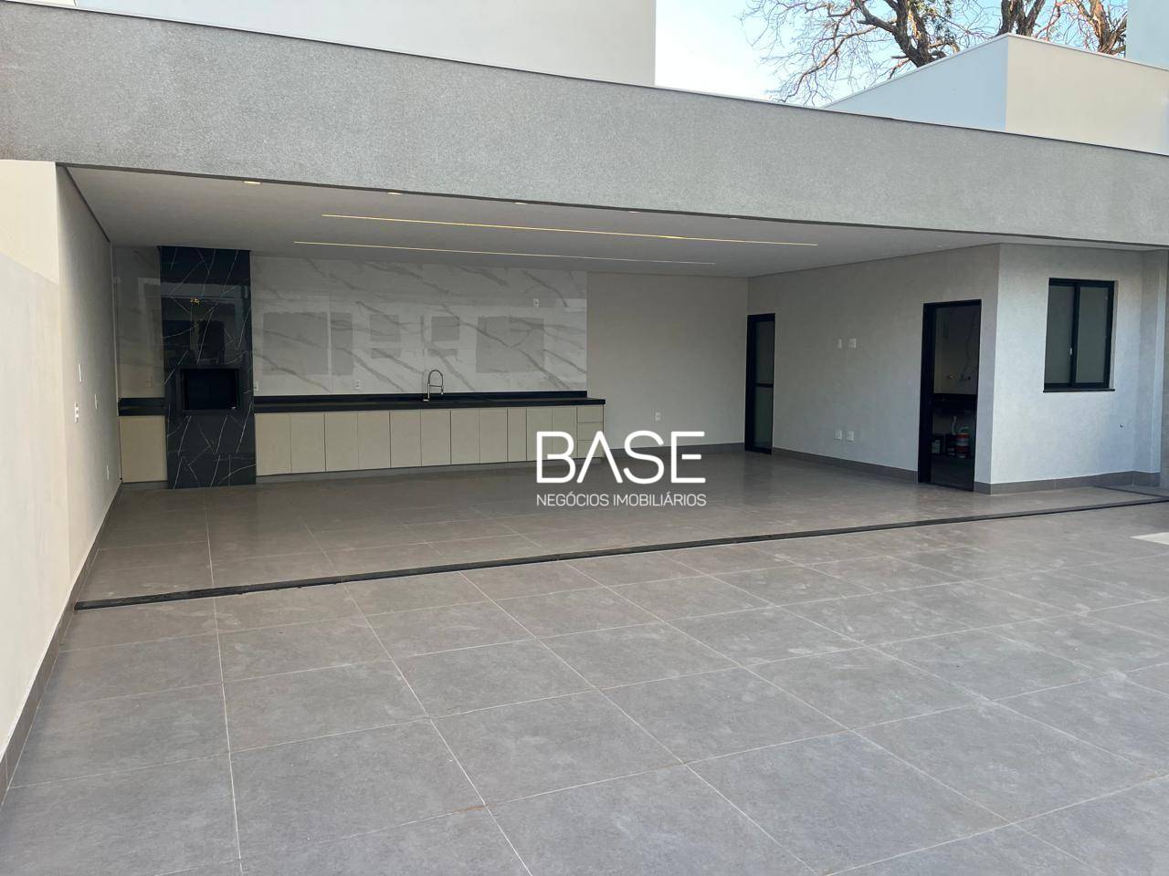 Casa, 4 quartos, 333 m² - Foto 1