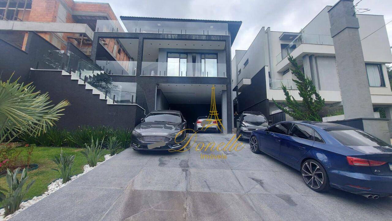 Sobrado à venda com 3 quartos, 300m² - Foto 1