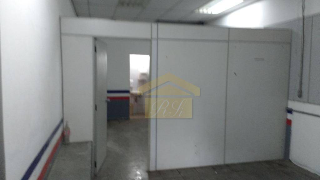 Depósito-Galpão-Armazém para alugar, 1300m² - Foto 17