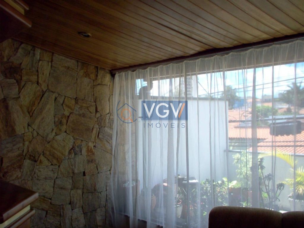 Casa à venda e aluguel com 3 quartos, 269m² - Foto 2