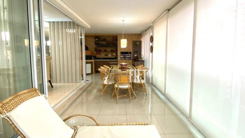 Apartamento para alugar com 3 quartos, 194m² - Foto 5