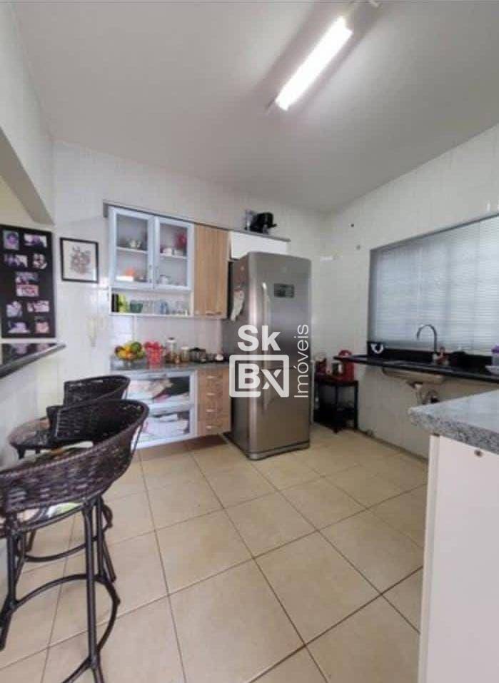 Casa à venda com 3 quartos, 200m² - Foto 8