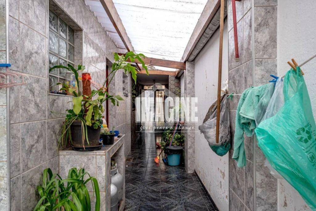 Sobrado à venda com 2 quartos, 200m² - Foto 19