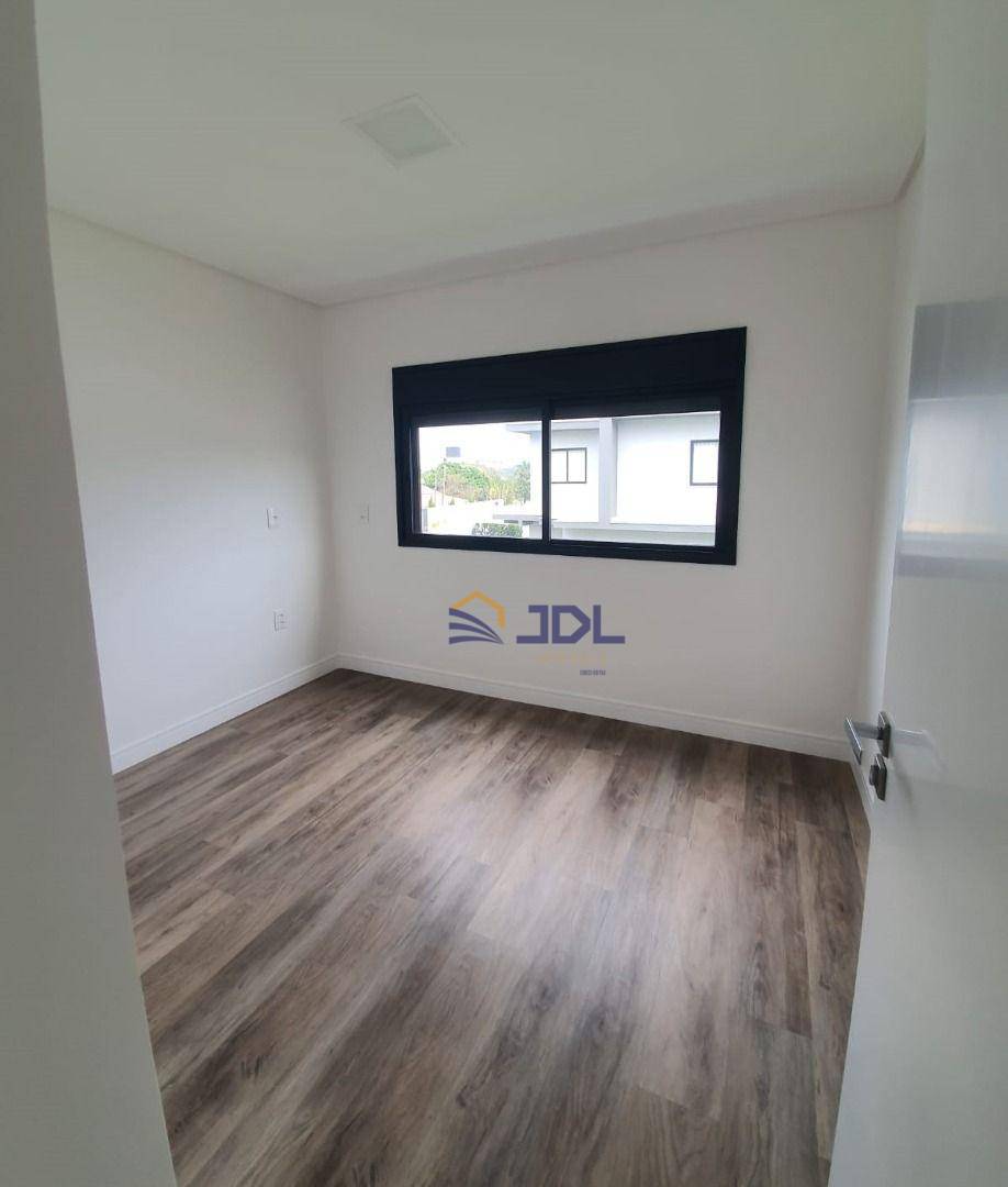 Casa de Condomínio à venda com 5 quartos, 250m² - Foto 4