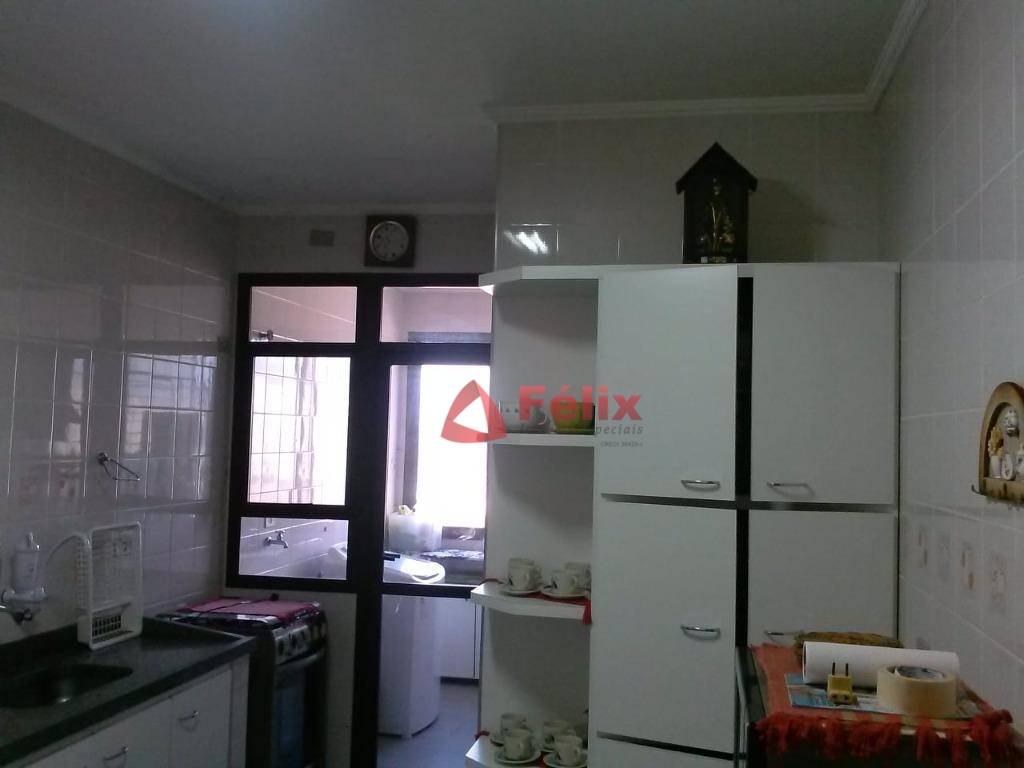 Apartamento à venda com 4 quartos, 196m² - Foto 14