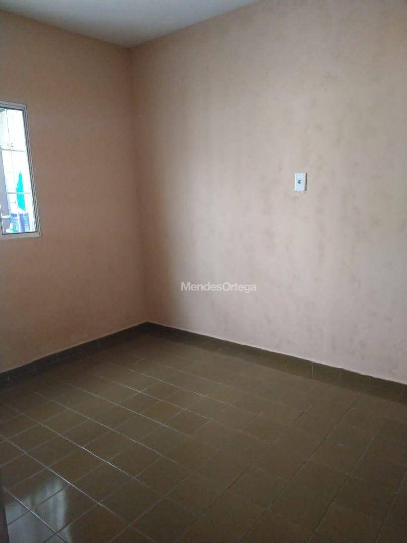 Casa à venda com 2 quartos, 52m² - Foto 4